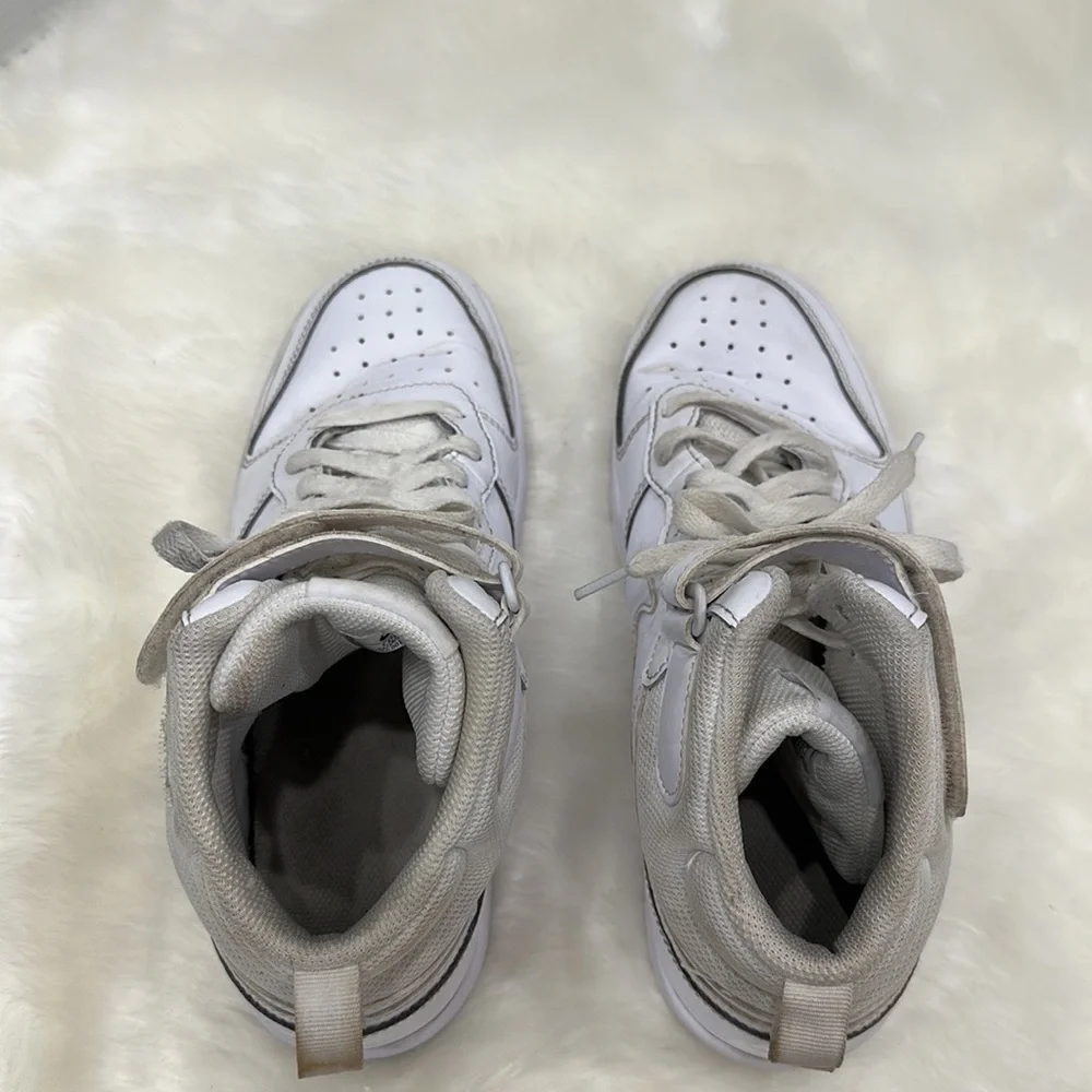 Nike 🏀 Court Borough Mid 2, Kids Size 7Y (fits woman’s 8.5)